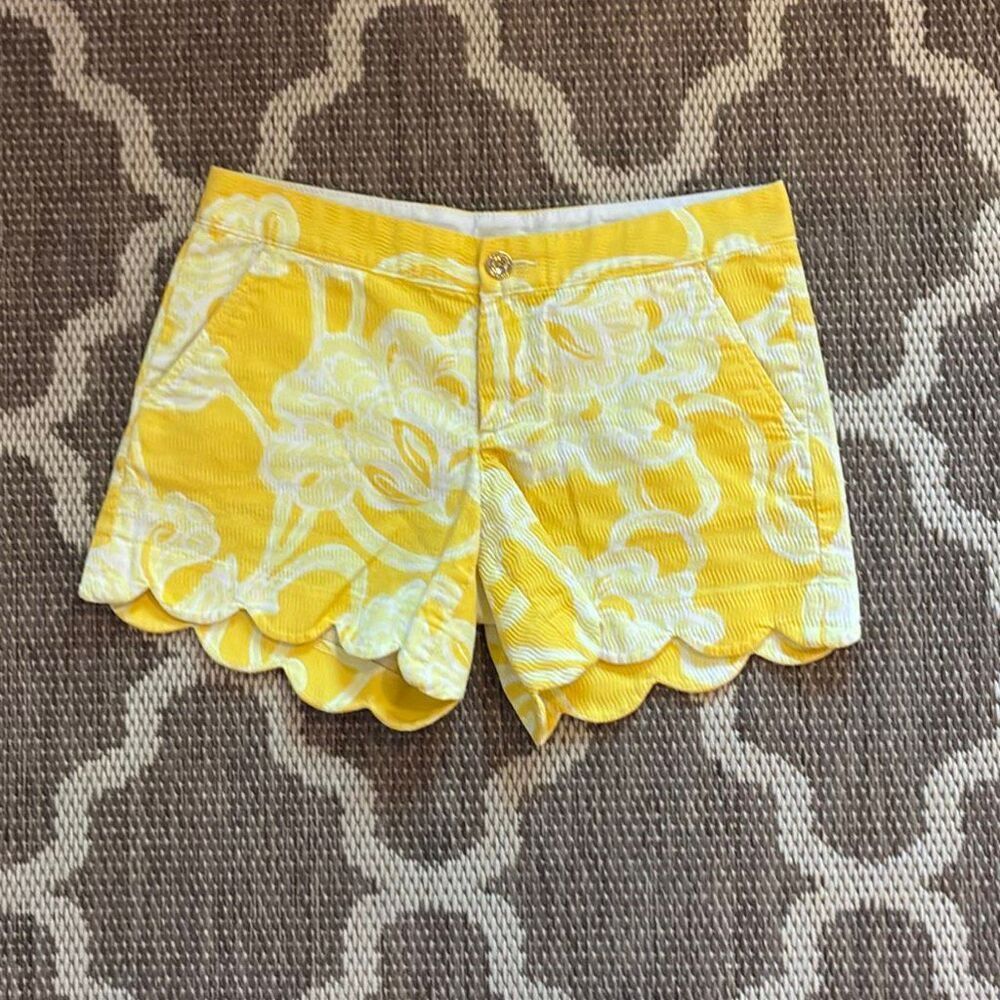 Lilly Pulitzer, buttercup, scallop shorts yellow floral, print, women’s size 2